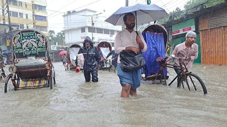রেকর্ড বৃষ্টিতে ভাসছে চট্টগ্রাম: ৩ জেলায় এইচএসসি পরীক্ষা স্থগিত, ট্রেন চলাচল বিপর্যস্ত